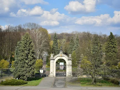 Brama pałacu ze Świerklańca (w Śląskim ZOO)